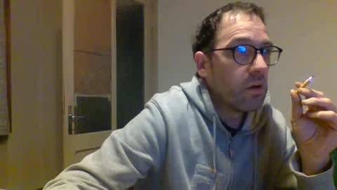 Snapshot of smokered100s chatting on October 17, 10:45 pm luca online show from October 17, 10:45 pm