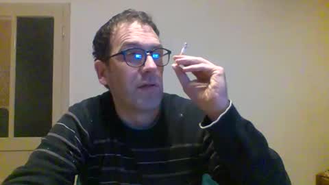 Snapshot of smokered100s chatting on October 29, 10:44 pm luca online show from October 29, 10:44 pm