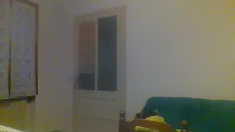 Snapshot of smokered100s chatting on January 12, 6:35 pm luca online show from January 12, 6:35 pm