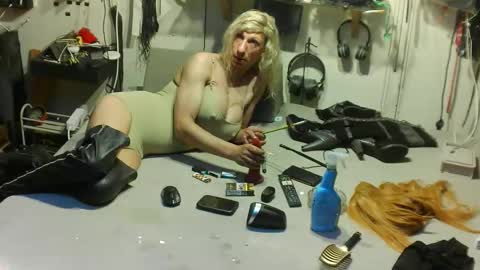 smokeslut365 online show from May 17, 10:39 pm