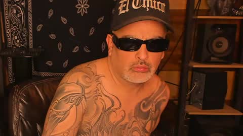 Snapshot of smokey915 chatting on January 31, 9:48 am Smokey915 online show from January 31, 9:48 am
