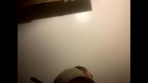 Snapshot of smokeymt420 chatting on January 4, 2:14 am smokeymt420 online show from January 4, 2:14 am