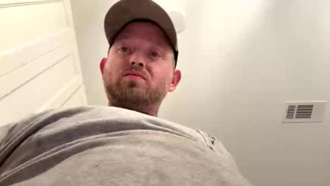 Snapshot of smokeymt420 chatting on October 15, 4:34 am smokeymt420 online show from October 15, 4:34 am