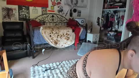 Snapshot of smokihippi chatting on December 29, 7:53 pm Big Dawg online show from December 29, 7:53 pm