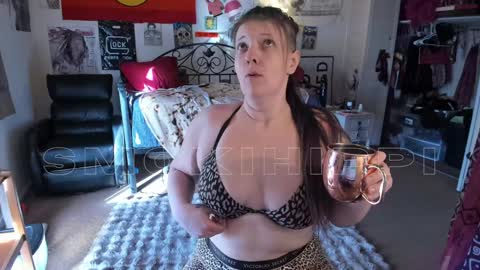 Snapshot of smokihippi chatting on January 2, 9:39 pm Big Dawg online show from January 2, 9:39 pm