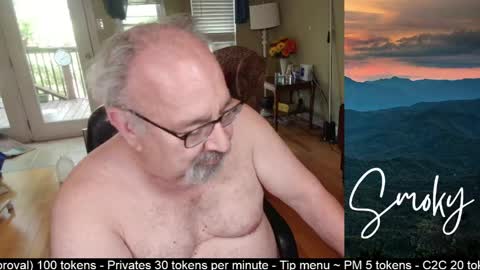 Snapshot of smokymountanman chatting on May 16, 7:34 pm smokymountanman online show from May 16, 7:34 pm