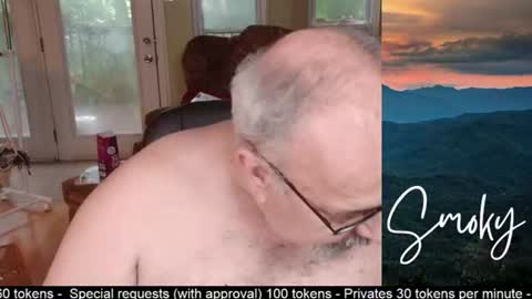 Snapshot of smokymountanman chatting on June 22, 11:35 pm smokymountanman online show from June 22, 11:35 pm