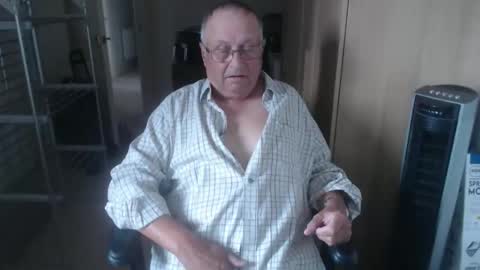 Snapshot of smoothmutton chatting on October 1, 9:15 am smoothmutton online show from October 1, 9:15 am