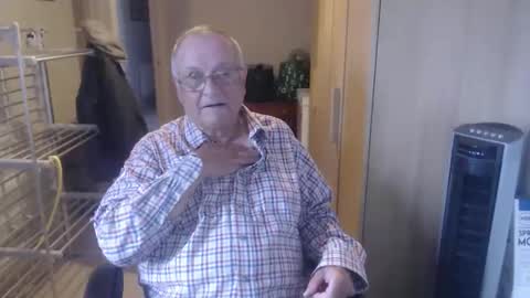 Snapshot of smoothmutton chatting on October 20, 1:11 pm smoothmutton online show from October 20, 1:11 pm