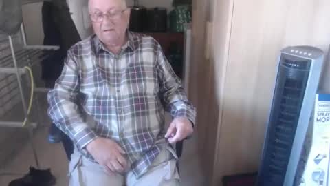 Snapshot of smoothmutton chatting on March 21, 3:37 pm smoothmutton online show from March 21, 3:37 pm