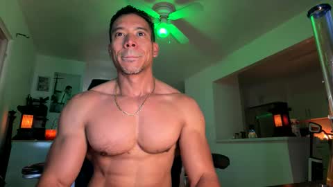 Snapshot of smoothripz chatting on March 18, 5:54 am smoothripz online show from March 18, 5:54 am