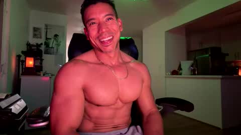 Snapshot of smoothripz chatting on March 30, 6:47 am smoothripz online show from March 30, 6:47 am