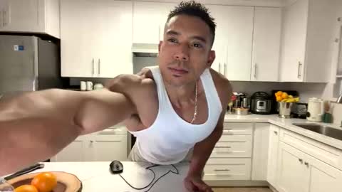 Snapshot of smoothripz chatting on April 6, 8:26 am smoothripz online show from April 6, 8:26 am