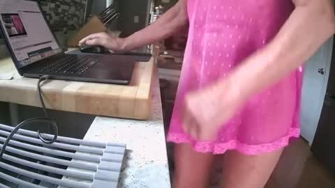 smthbtm53 online show from June 26, 12:42 pm