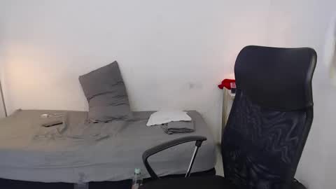 Snapshot of snak_master1 chatting on September 18, 5:59 pm snak_master1 online show from September 18, 5:59 pm