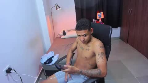 snak_master1 online show from November 12, 5:57 pm