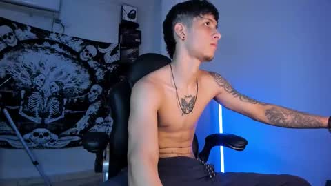 Snapshot of snakebutterfly chatting on December 16, 12:15 am snakebutterfly online show from December 16, 12:15 am