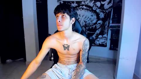 Snapshot of snakebutterfly chatting on February 15, 4:53 am snakebutterfly online show from February 15, 4:53 am