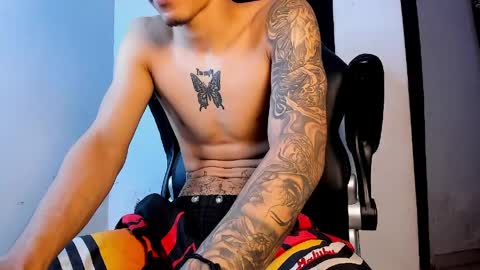 snakebutterfly online show from March 29, 4:45 am