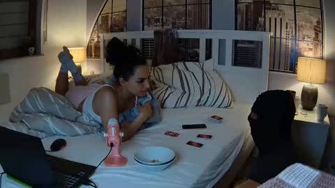 Snapshot of snaxysky chatting on December 21, 8:54 pm SnaxySky online show from December 21, 8:54 pm