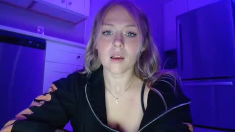 sneakyalicek online show from November 17, 4:51 am