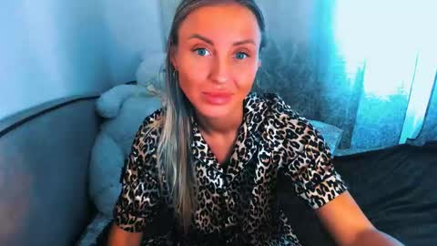 Snapshot of snezanablond chatting on April 10, 12:10 pm Sneja online show from April 10, 12:10 pm