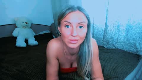 Snapshot of snezanablond chatting on April 11, 2:21 pm Sneja online show from April 11, 2:21 pm