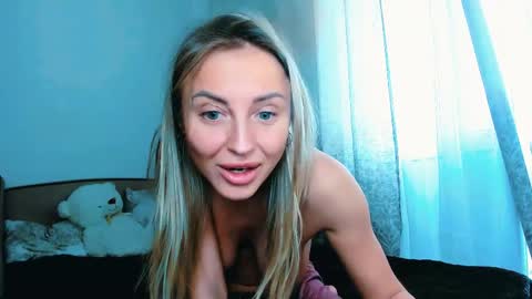 Snapshot of snezanablond chatting on May 5, 11:18 am Sneja online show from May 5, 11:18 am