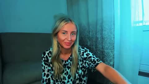 Snapshot of snezanablond chatting on May 8, 9:03 am Sneja online show from May 8, 9:03 am