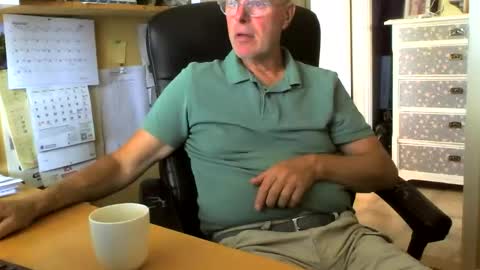 Snapshot of snickarn335731 chatting on September 15, 11:10 am snickarn335731 online show from September 15, 11:10 am