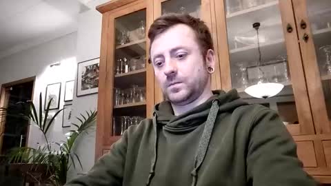 snoecks online show from March 4, 8:26 pm