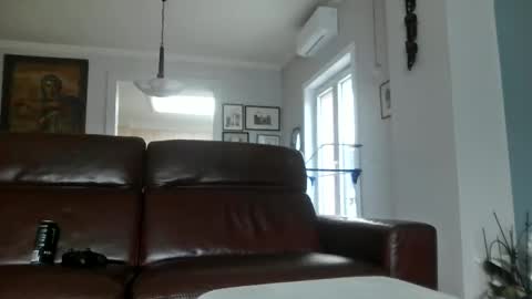 snoecks online show from June 7, 7:12 am