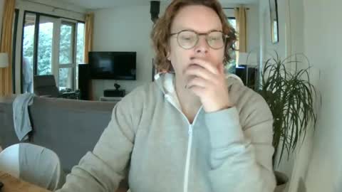 Snoeske and Woodwurm online show from December 3, 3:11 pm