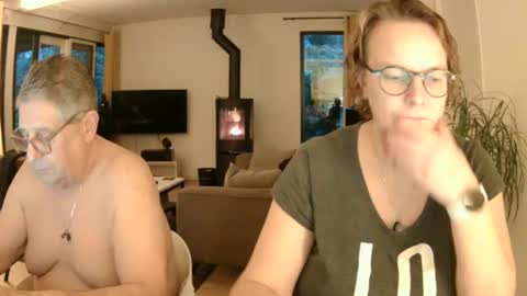 Snoeske and Woodwurm online show from January 1, 3:46 pm