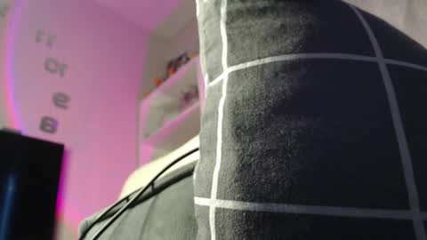 snow_lady121 online show from May 18, 5:08 pm