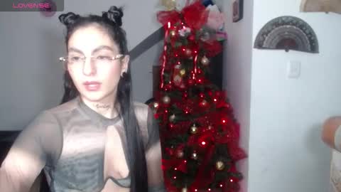 snow_sweet online show from December 5, 7:50 am