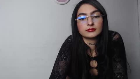 snow_sweet online show from April 8, 8:36 am