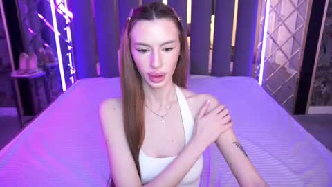 snow_whiteeex online show from May 2, 5:45 am