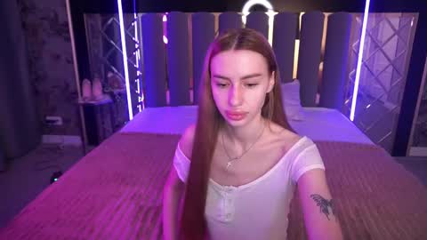 snow_whiteeex online show from May 17, 5:27 am