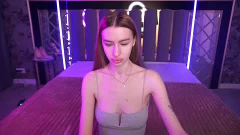 snow_whiteeex online show from May 19, 5:25 am