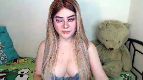 Snapshot of snowcum69 chatting on January 4, 2:56 pm sophie online show from January 4, 2:56 pm