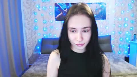 Snapshot of snowwhate_00 chatting on April 19, 5:01 pm SnowWhate 00 online show from April 19, 5:01 pm