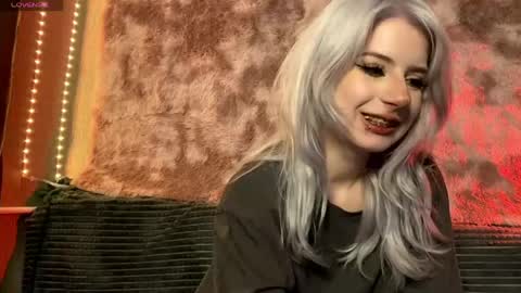 Snapshot of snowy_alice chatting on May 3, 5:52 pm snowy_alice online show from May 3, 5:52 pm