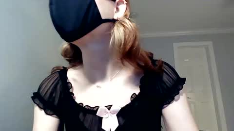 Snapshot of snuggle_b0t chatting on March 7, 7:08 am snuggle_b0t online show from March 7, 7:08 am