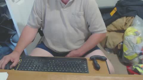 Snapshot of snwplwdrvr chatting on October 8, 7:55 pm snwplwdrvr online show from October 8, 7:55 pm