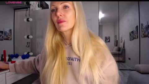 Monna online show from November 3, 2:40 pm