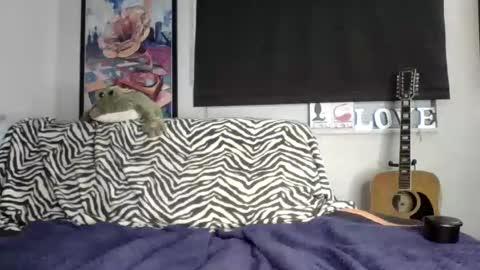 Snapshot of sofaking9 chatting on November 1, 8:27 am MicroAngelo online show from November 1, 8:27 am