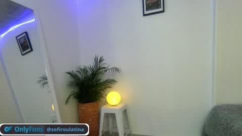 soffi_rousel_ online show from December 30, 7:11 pm