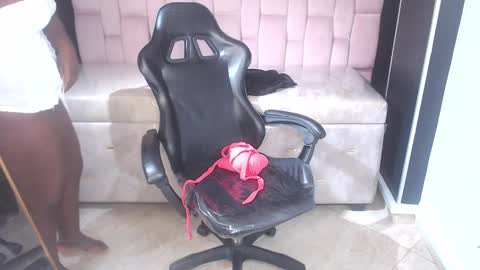 Snapshot of soffia_b chatting on September 23, 3:09 am soffia_b online show from September 23, 3:09 am