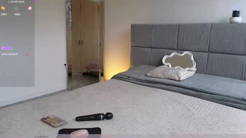 IG Soffimoon   I THANK YOU FOR LEAVING YOUR FOLLOW online show from February 4, 8:25 pm